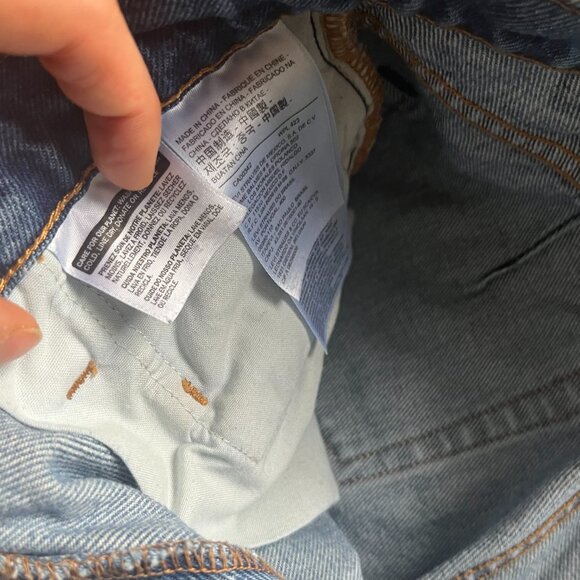 Levi's "ALETERED STRAIGHT" Cropped High-Rise Jeans with Paint Splatter Detail - Picture 6 of 15